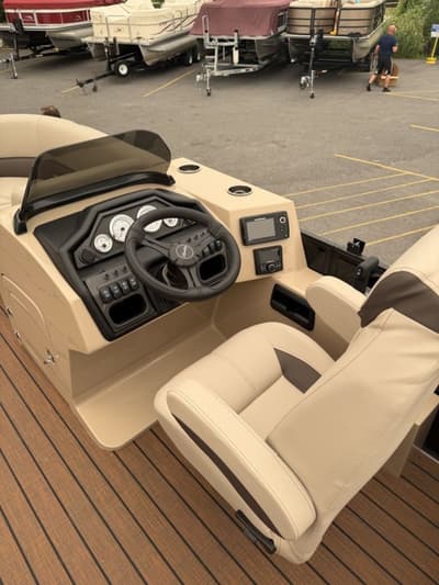 BOATZON | Bentley Pontoons Legacy Cruise 200 2026