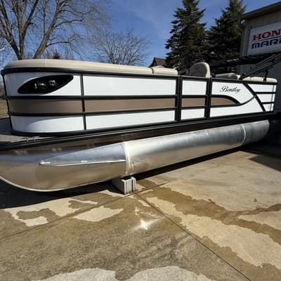 BOATZON | Bentley Pontoons Legacy Cruise 223 SPORT3 2026