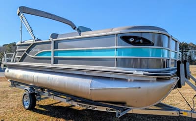 BOATZON | Bentley Pontoons Legacy Navigator 200 2026