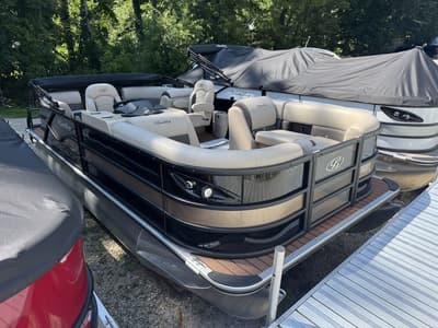 BOATZON | Bentley Pontoons Legacy Navigator 200 2026