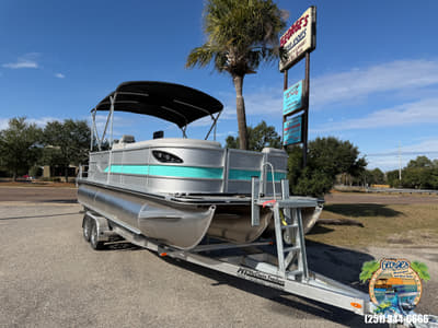 BOATZON | Bentley Pontoons Legacy Navigator 223 2026