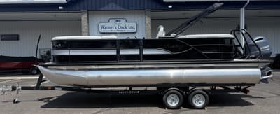 BOATZON | Bentley Pontoons Legacy Navigator 223 2026