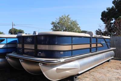 BOATZON | Bentley Pontoons Legacy Navigator 223 2027
