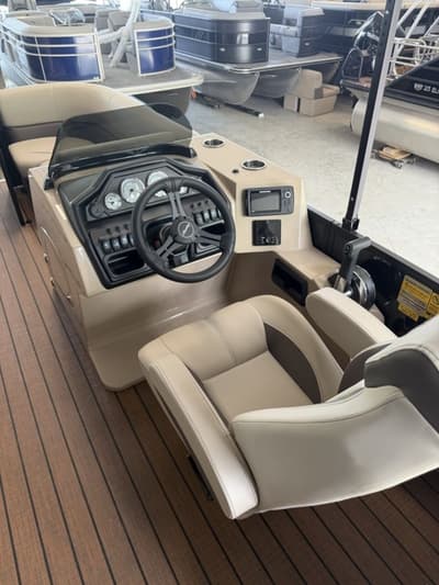 BOATZON | Bentley Pontoons Legacy Navigator 223 XLP3 2026 BOATZON | Bentley Pontoons Legacy Navigator 223 XLP3 2026