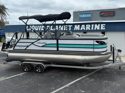BOATZON | Bentley Pontoons Legacy Swingback 203 2026