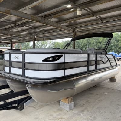 BOATZON | Bentley Pontoons Legacy Swingback 223 Dual Capt SPORT3 Chassis 2027
