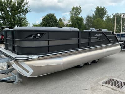 BOATZON | Bentley Pontoons Legacy Swingback 223 SPORT3 2027 BOATZON | Bentley Pontoons Legacy Swingback 223 SPORT3 2027