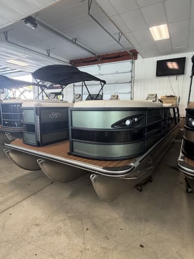 BOATZON | Bentley Pontoons Legacy Swingback 223 XLP3 2026