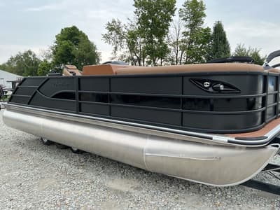 BOATZON | Bentley Pontoons Legacy Swingback 223 XLP3 2027