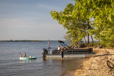 BOATZON | Bentley Pontoons LEGACY223XL 2027