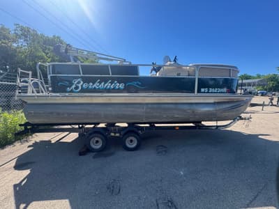 BOATZON | Berkshire CL 200 2009