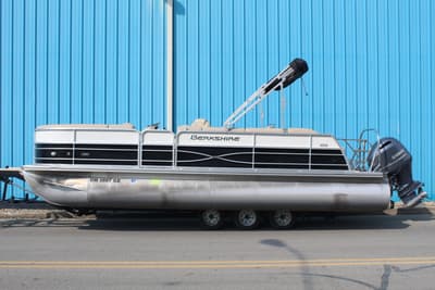 BOATZON | Berkshire Pontoons 24 SB  150 HP Yamaha 2020