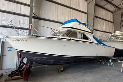 BOATZON | Bertram 28 Flybridge Cruiser 1973