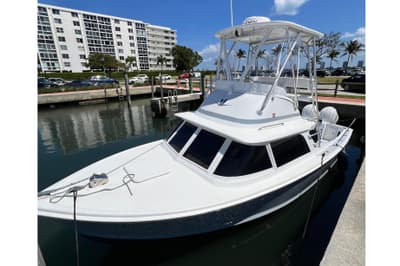 BOATZON | Bertram 31 Flybridge Cruiser 1973