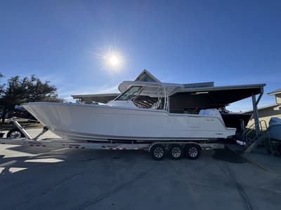 BOATZON | Bertram 34CC 2026