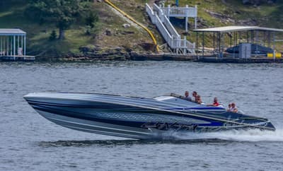 BOATZON | Black Thunder Powerboats 43 EC Raised Deck 2001