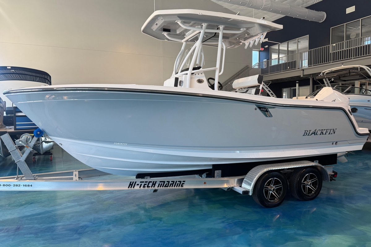 2024 Blackfin 222 CC - Sold Boat