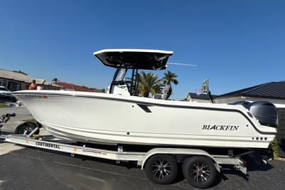 BOATZON | Blackfin 242 CC 2019