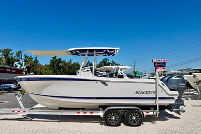 BOATZON | Blackfin 252 CC 2021