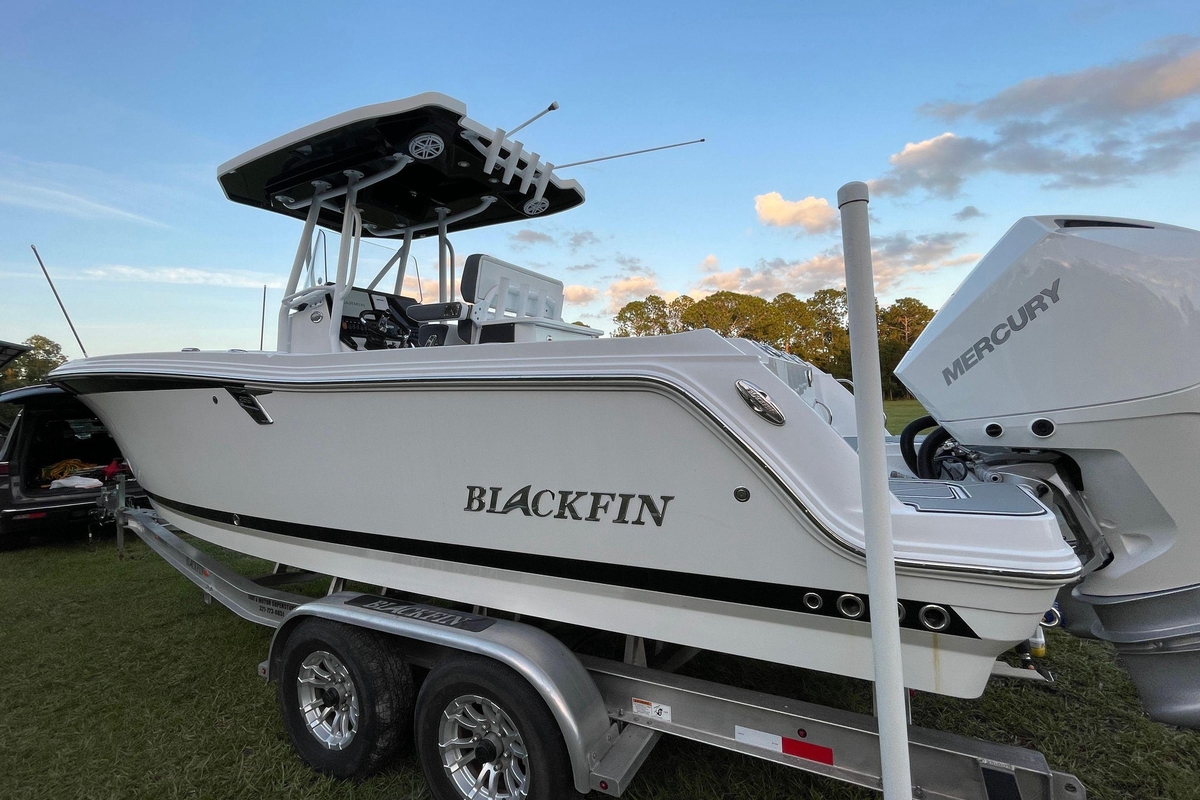 2022 Blackfin 252 CC - Sold Boat