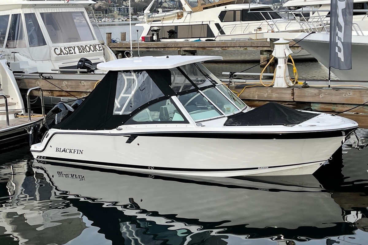 2021 Blackfin 252 DC - Sold Boat