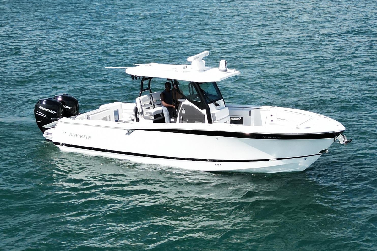 2023 Blackfin 302 CC - Sold Boat