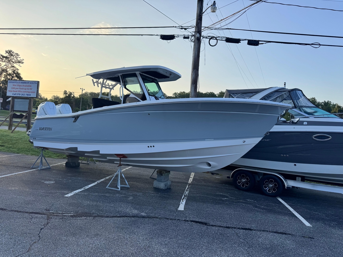 2025 Blackfin 302 CC - Sold Boat