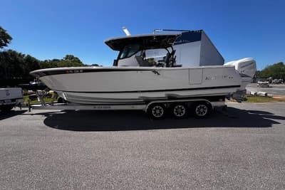 BOATZON | Blackfin 332 CC 2020