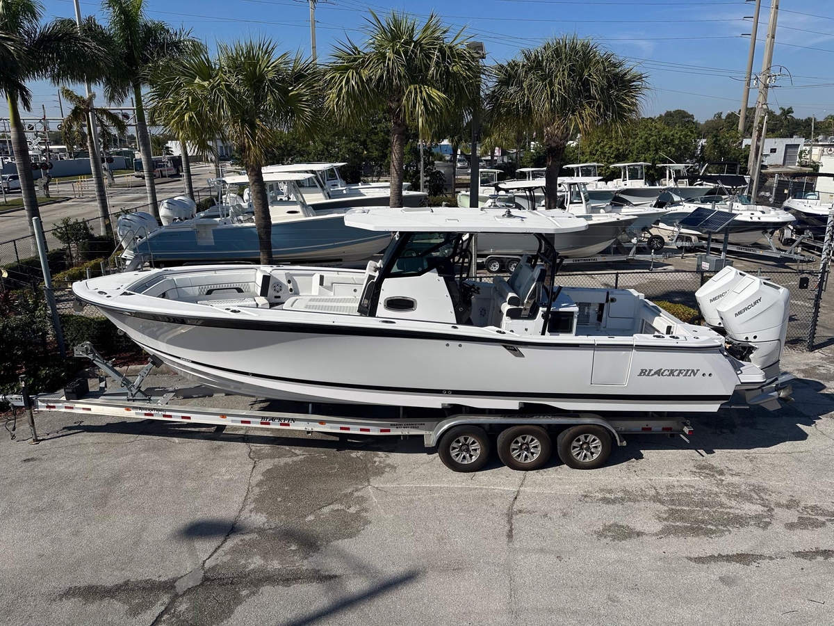 2024 Blackfin 332 CC - Sold Boat
