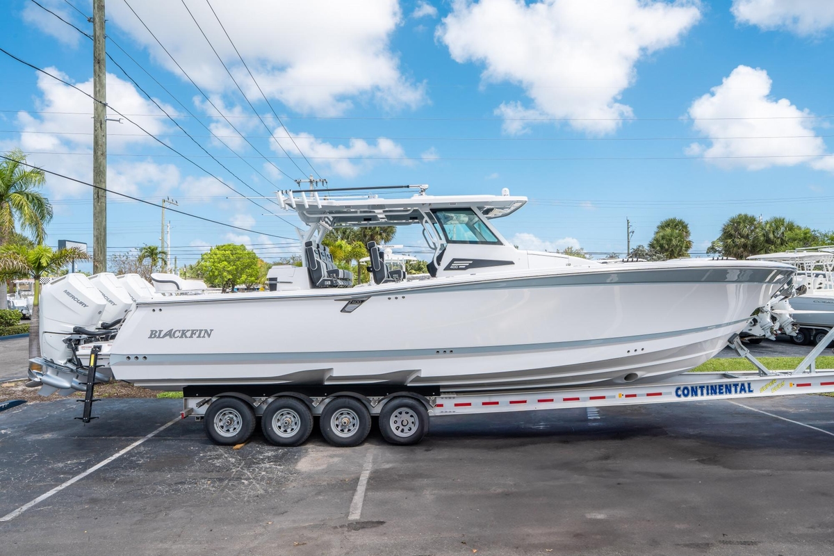 2024 Blackfin 400 CC - Sold Boat
