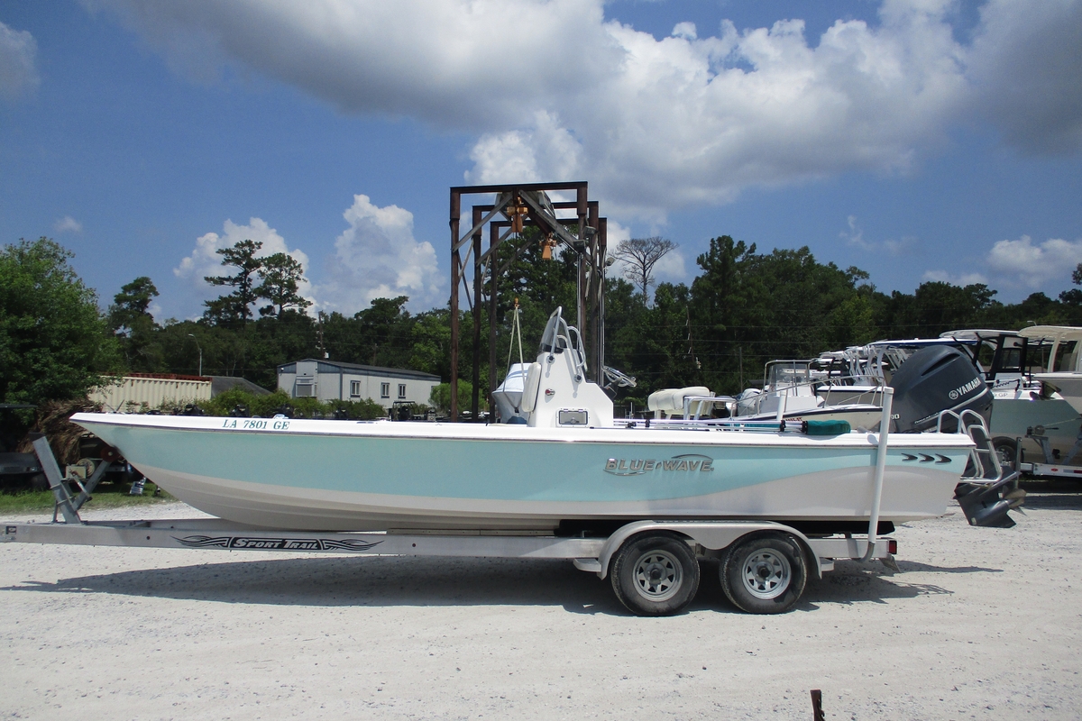2016 Blue Wave 2400 PureBay - Sold Boat