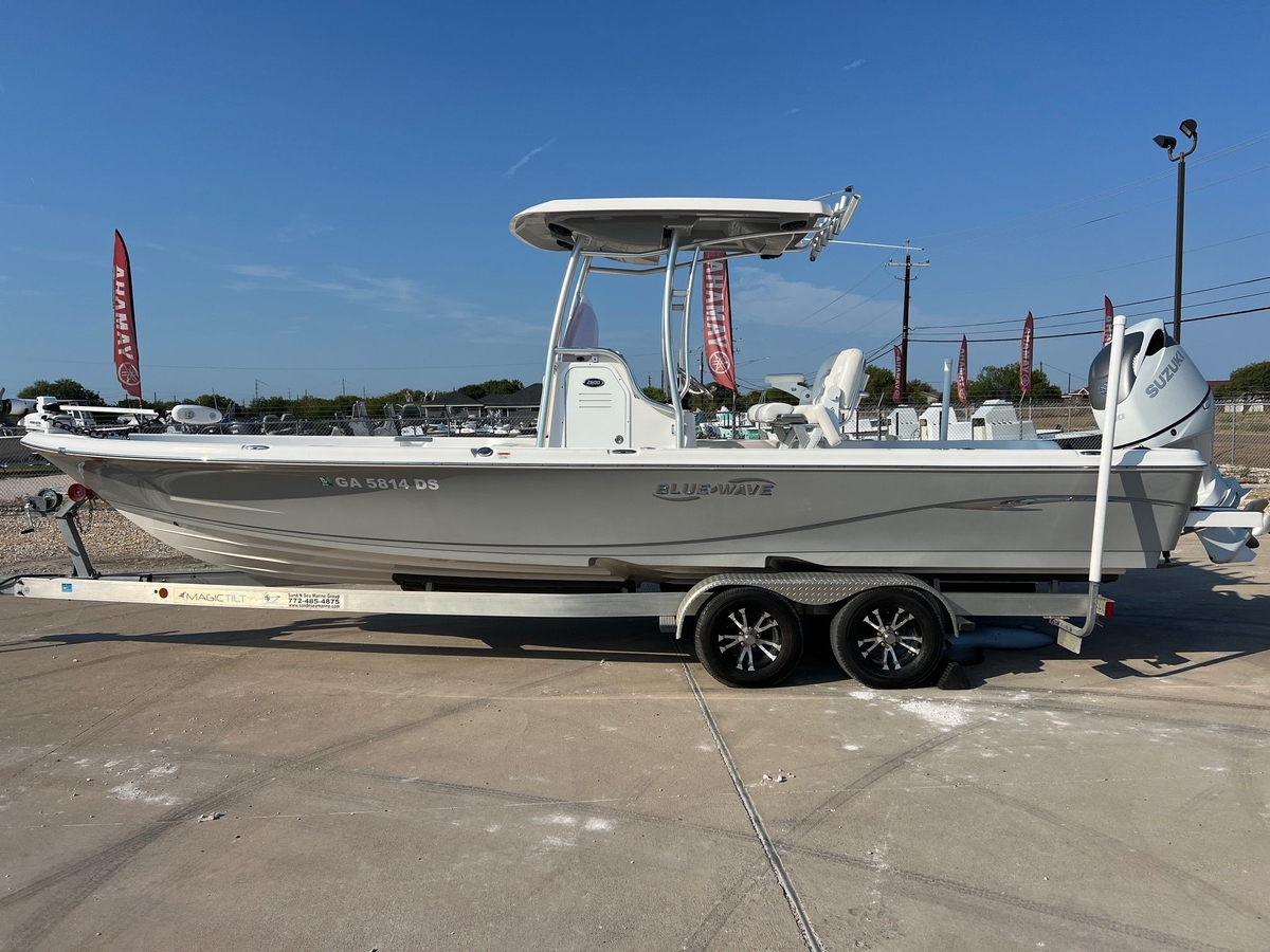 2021 Blue Wave 2600 Pure Bay - Sold Boat