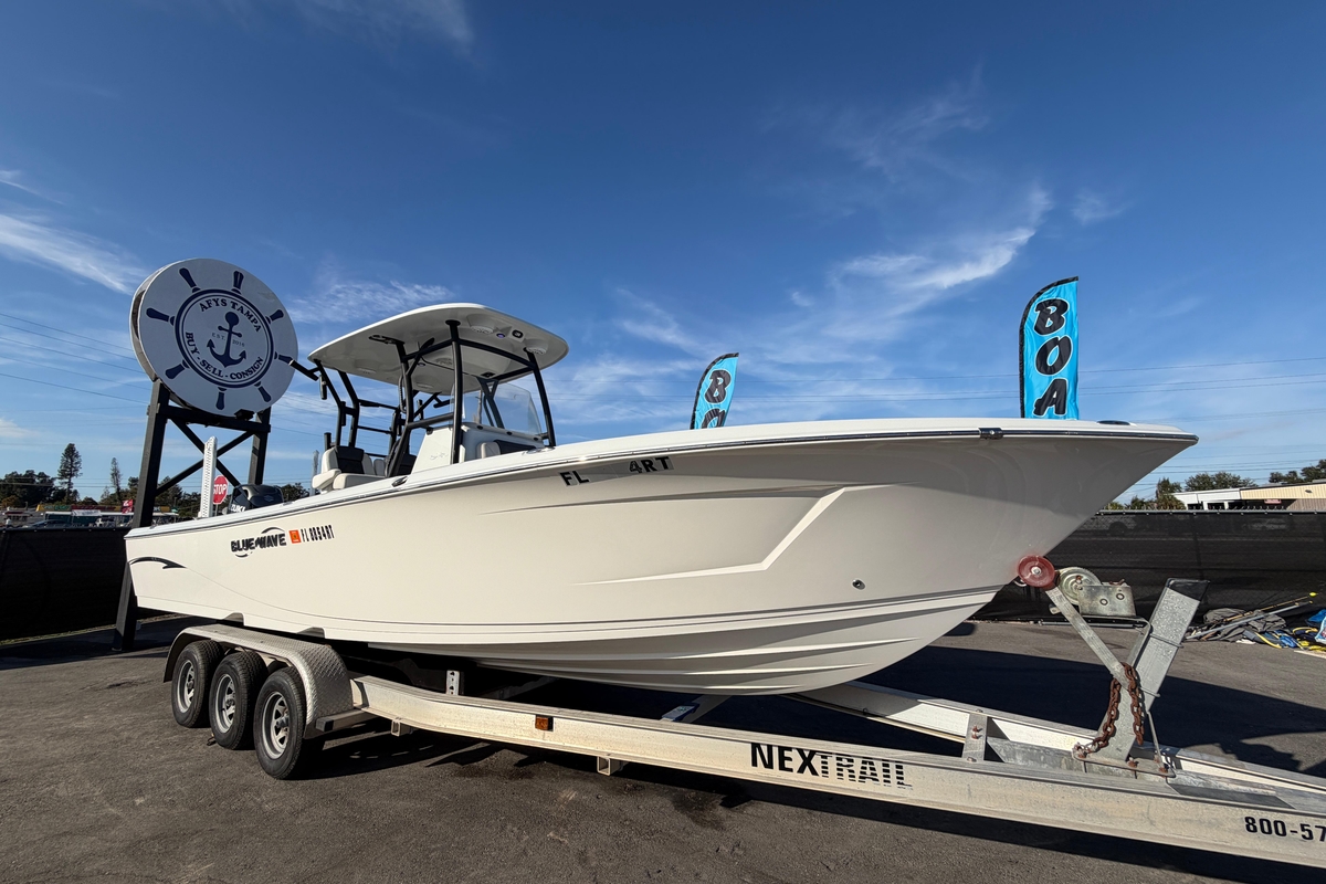 2018 Blue Wave 2800 Pure Hybrid - Sold Boat