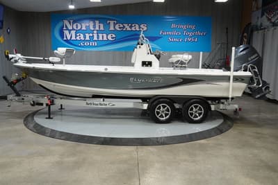 BOATZON | Blue Wave Boats 2200 PureBay 2018