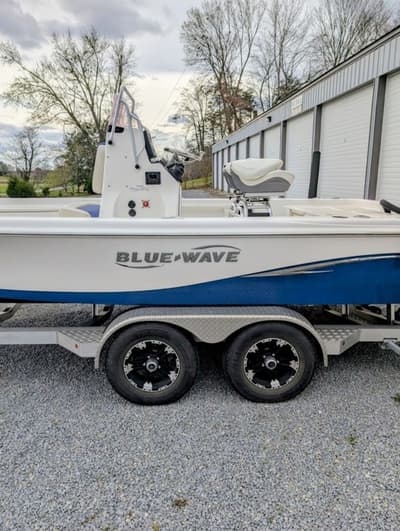 BOATZON | Blue Wave Boats 2200 Purebay 2019