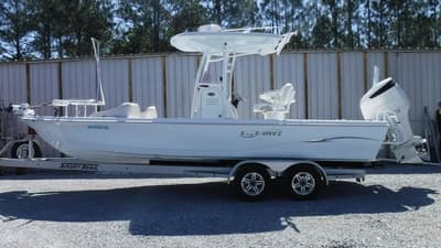 BOATZON | Blue Wave Boats 2400 PureBay 2022