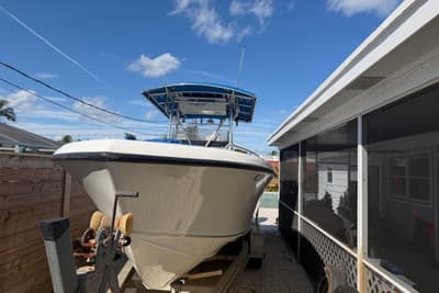 BOATZON | Bluewater 2350 CC 2001