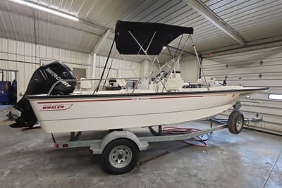 BOATZON | Boston Whaler 190 Montauk 2011