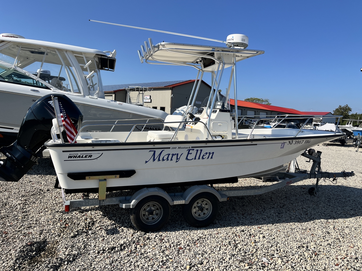 2014 Boston Whaler 190 MONTAUK - Sold Boat