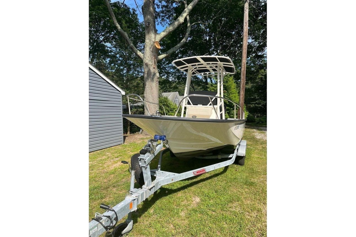 2022 Boston Whaler 190 Montauk - Sold Boat