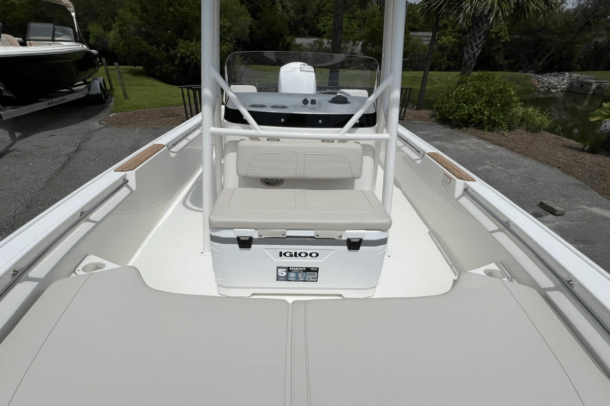 2025 Boston Whaler 190 MONTAUK - Sold Boat