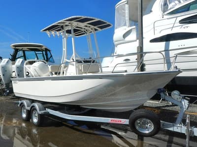 BOATZON | Boston Whaler 190 Montauk 2027