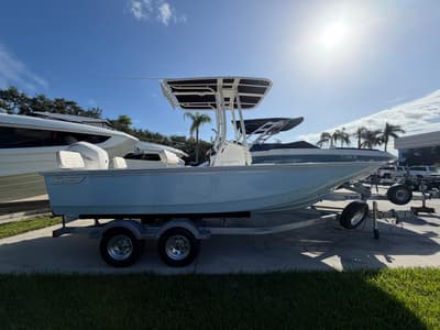 BOATZON | Boston Whaler 190 Montauk 2027