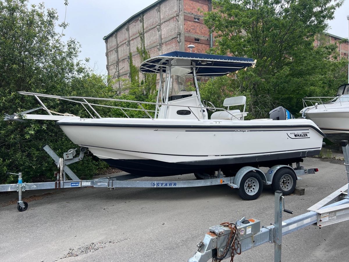 2001 Boston Whaler 21 Outrage - Sold Boat
