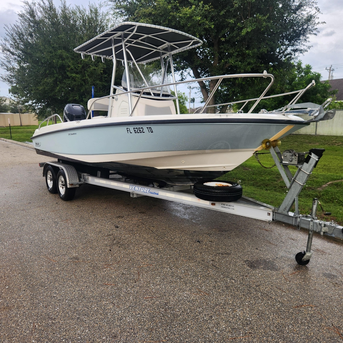 2016 Boston Whaler 210 Dauntless - Sold Boat