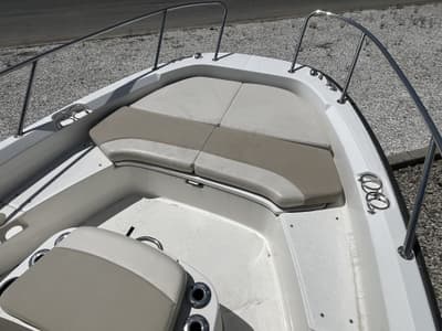 BOATZON | Boston Whaler 210 DAUNTLESS 2017