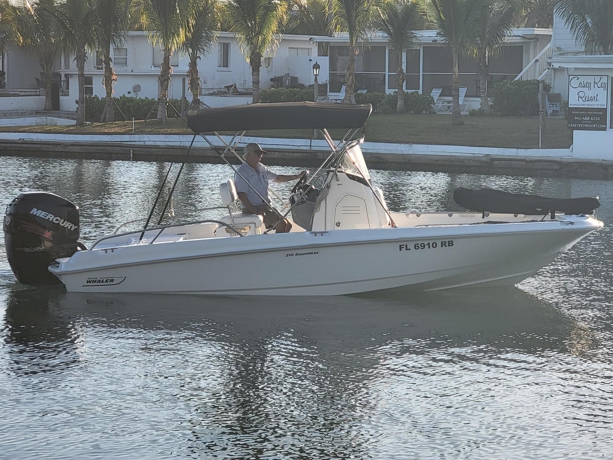 2016 Boston Whaler 210 Dautless - Sold Boat