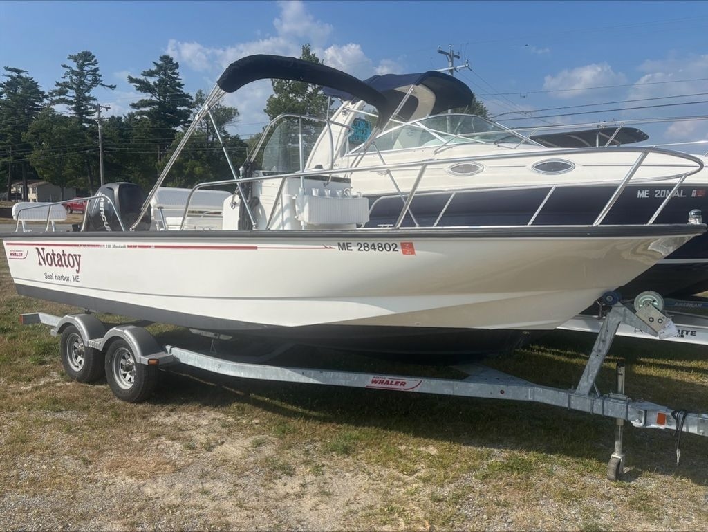2012 Boston Whaler 210 MONTAUK - Sold Boat