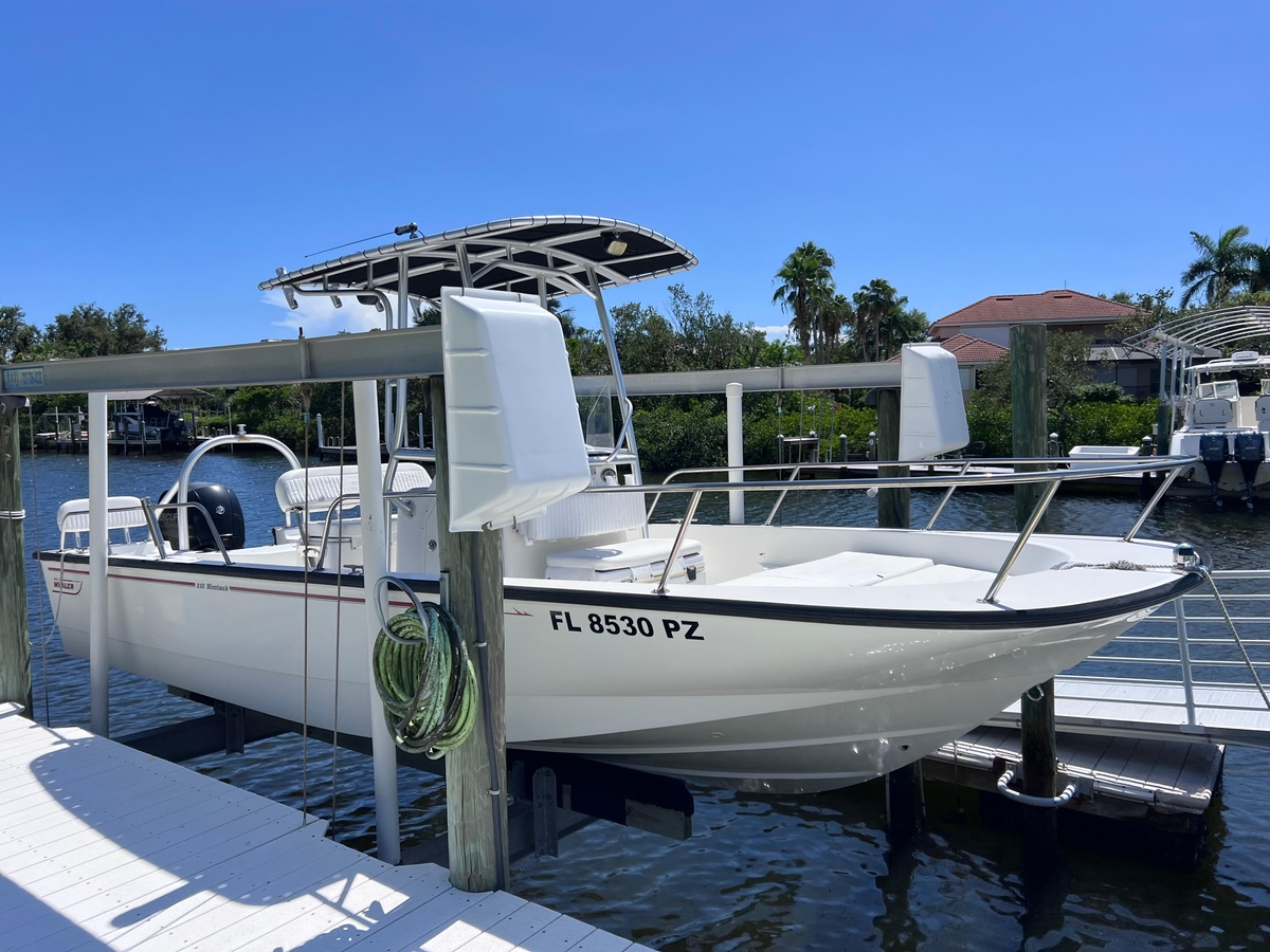 2016 Boston Whaler 210 Montauk - Sold Boat
