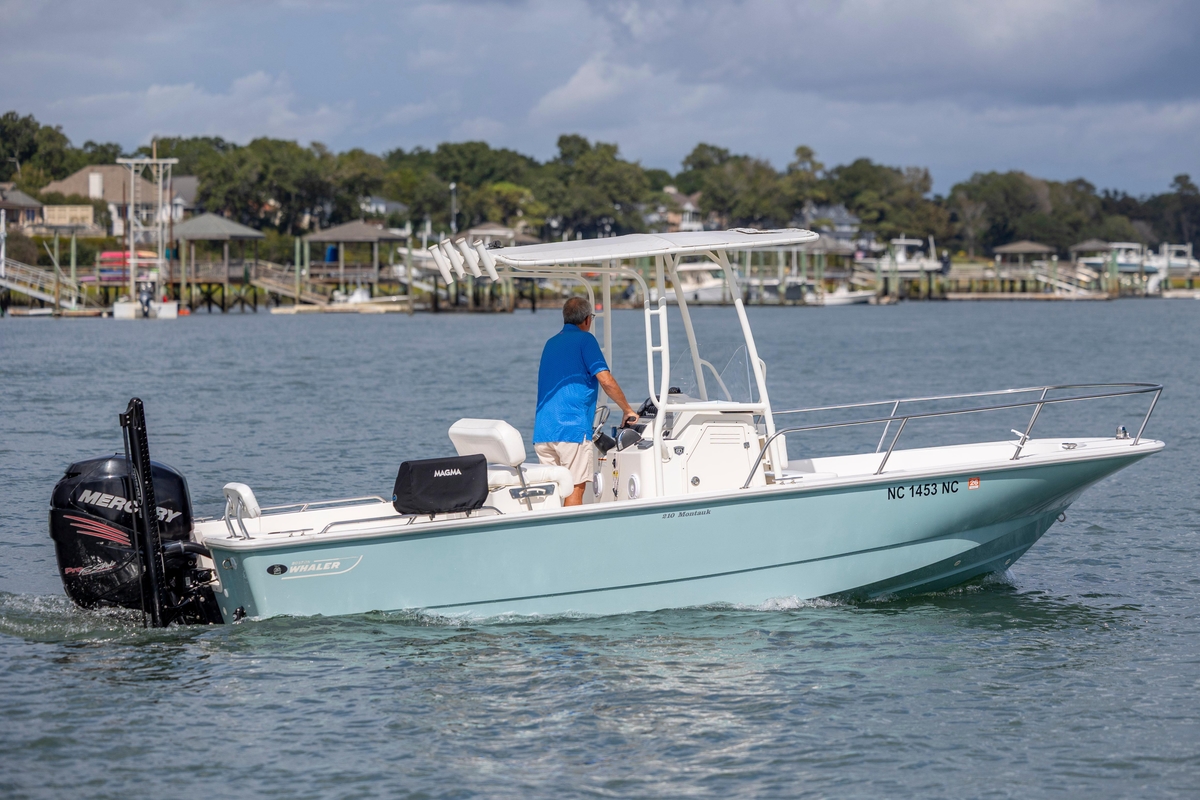2018 Boston Whaler 210 Montauk - Sold Boat